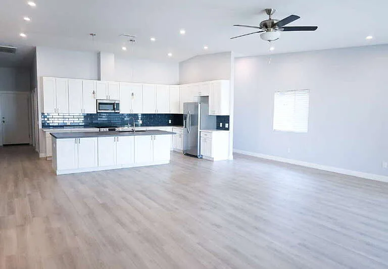 2531 E Broadway Rd — Photo 5