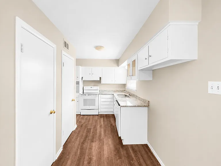 402 Vernet St — Photo 4