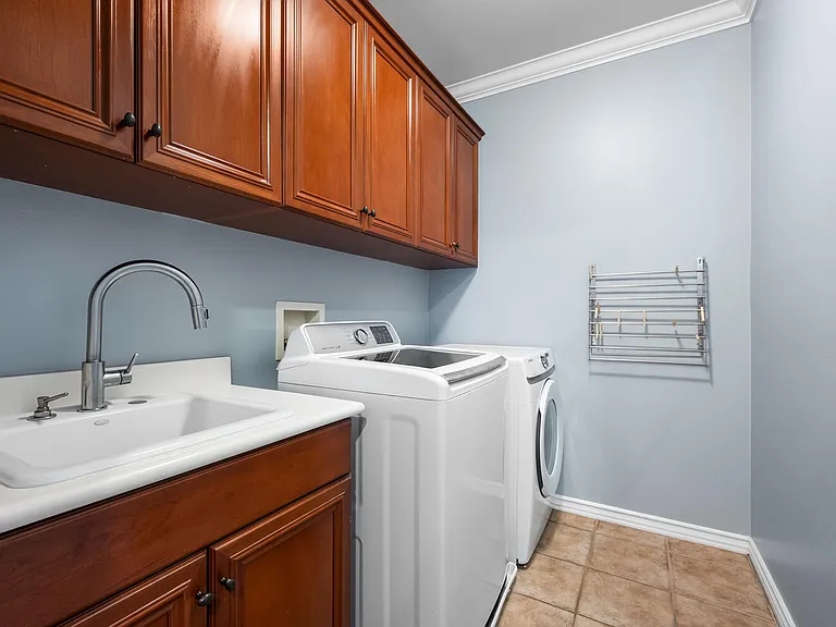 18785 Roxbury Ln — Photo 24