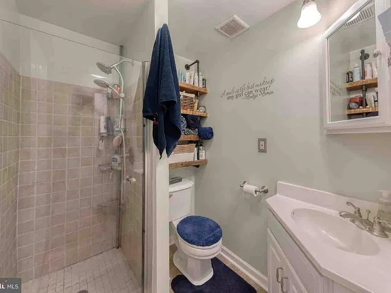 912 S Conkling St — Photo 16
