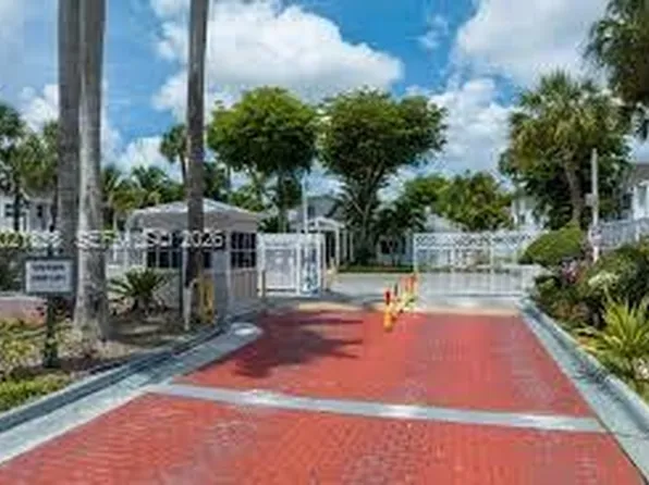 17425 NW 67th Pl #D-13, Hialeah, FL 33015