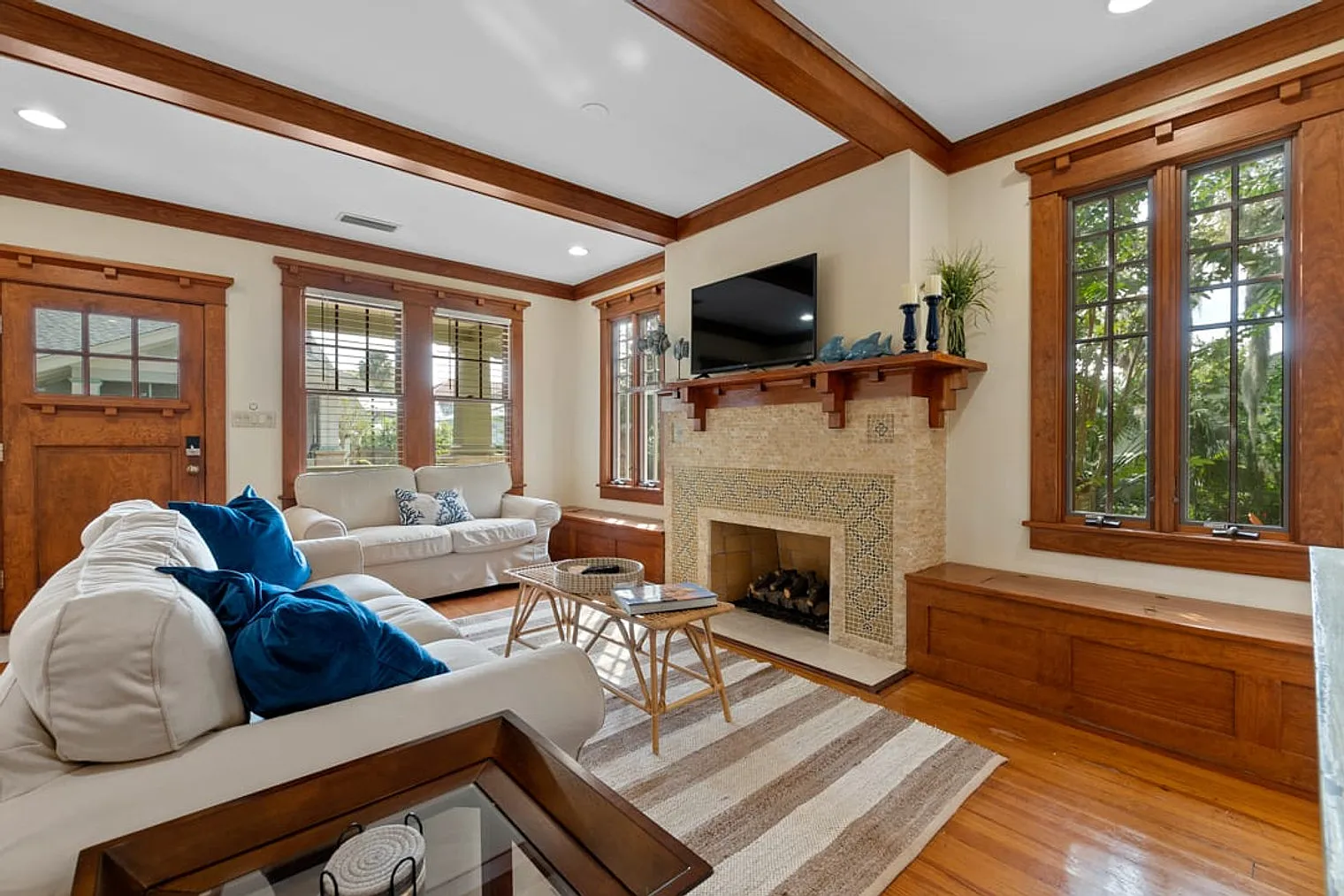 3 bed, 2.0 bath, 1991 sqft, $7,813 — Photo 1