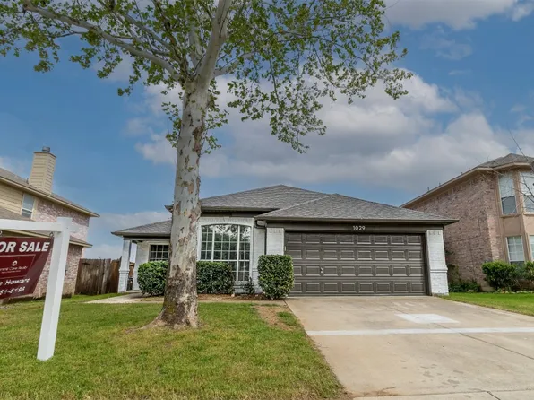 1029 Grand Central Pkwy, Saginaw, TX 76131