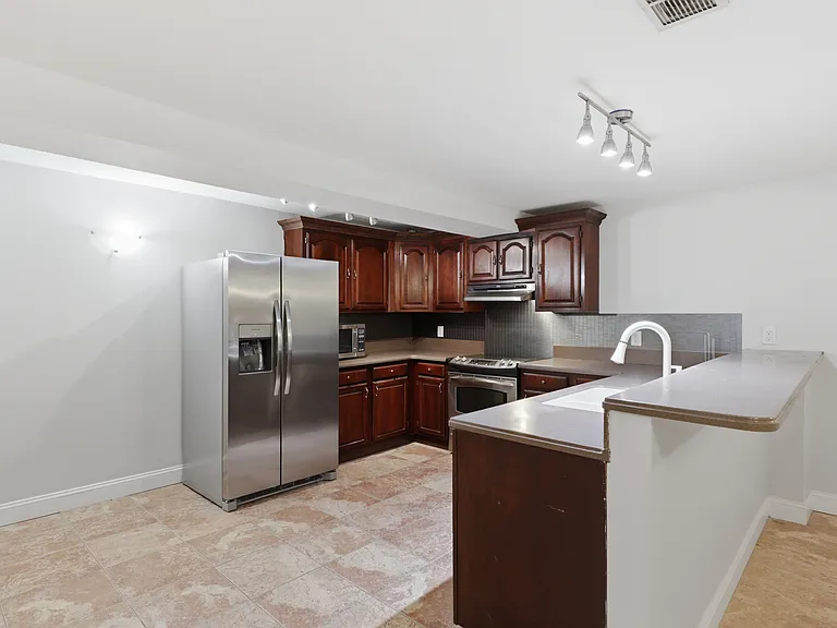 1345 Euclid St NW — Photo 10