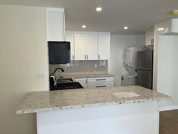 3rd image of 4115 Crest Dr