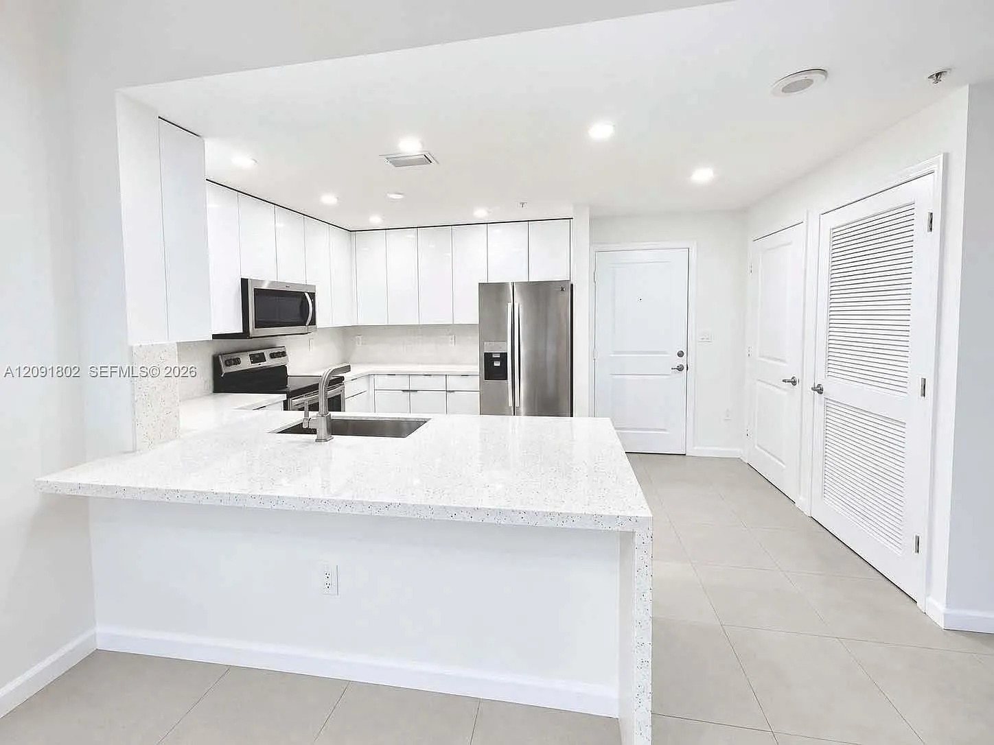 Ten Aragon Condo — Photo 2