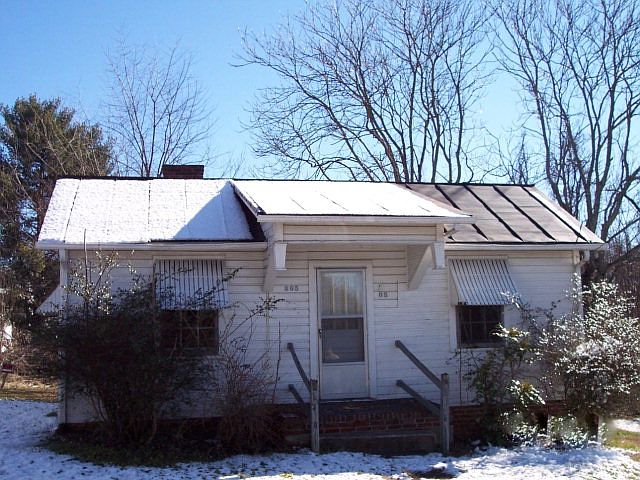 1st image of 805 Roy St