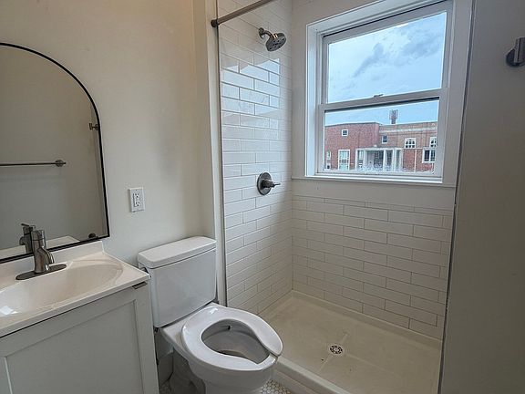 5th image of 413 Euclid Ave #203