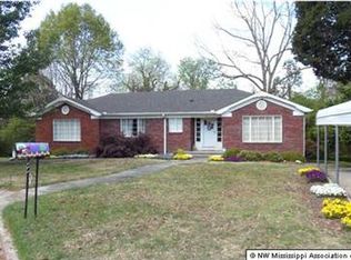 410 Hamilton St, Holly Springs, MS 38635