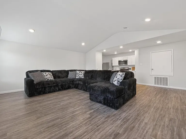 72 County Road 51028 — Photo 2