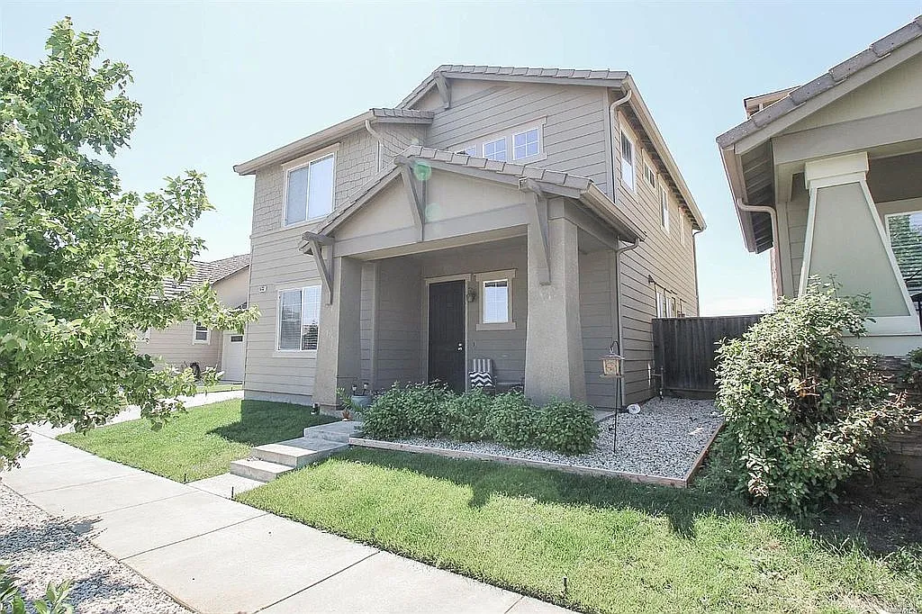 1533 Bailey Dr photo 1
