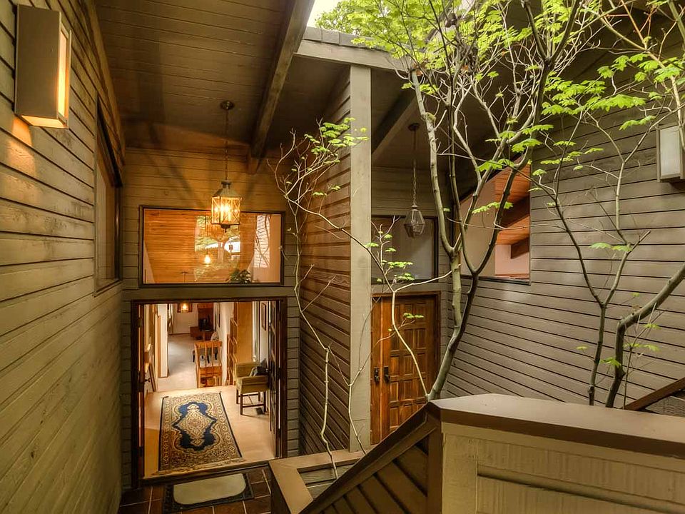 Quiet and peaceful entryway