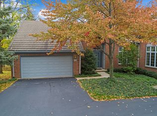 43 Thornhill Ct, Burr Ridge, IL 60527