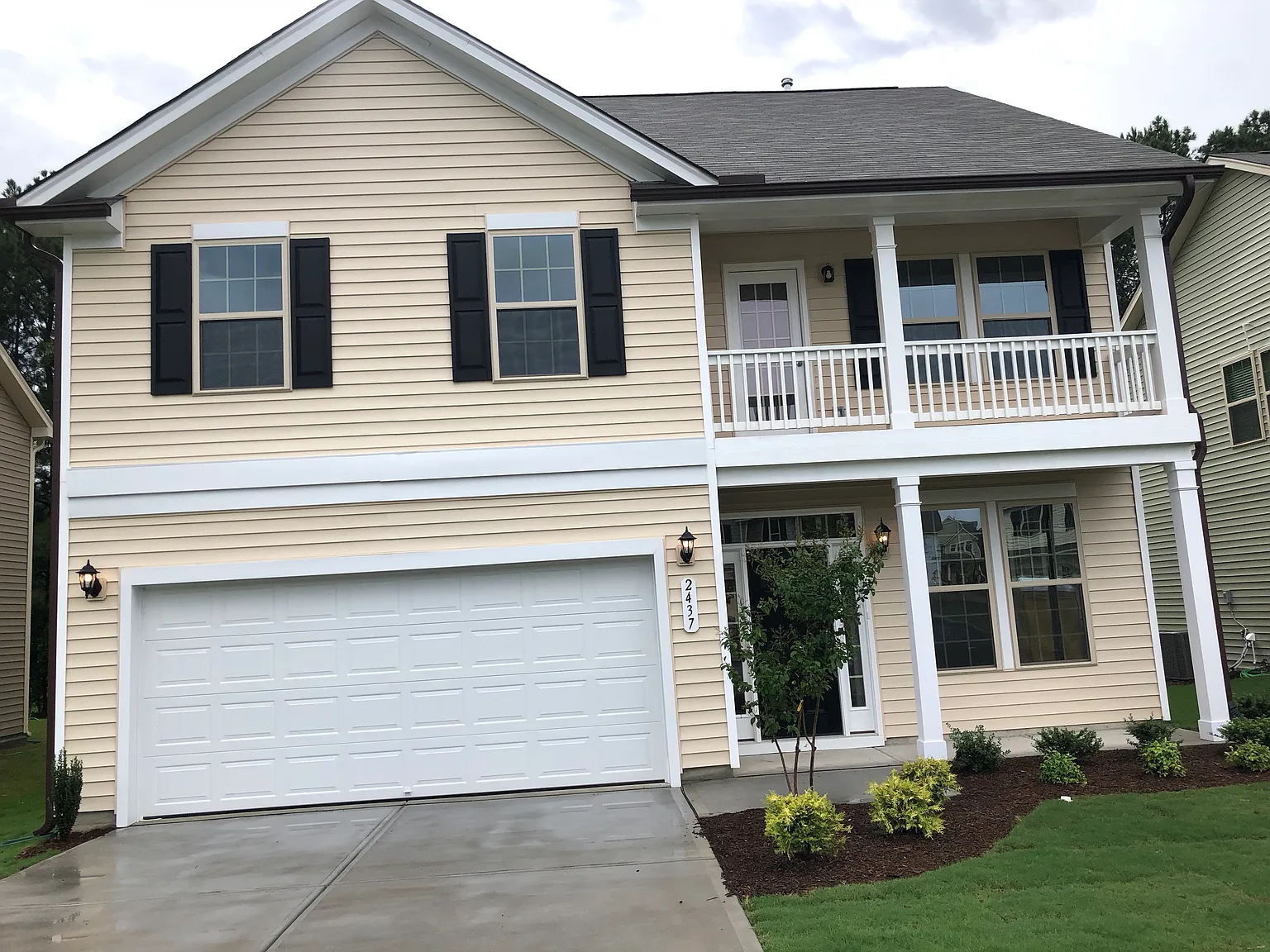 4 bed, 2.5 bath, 2350 sqft, $2,350 — Photo 2