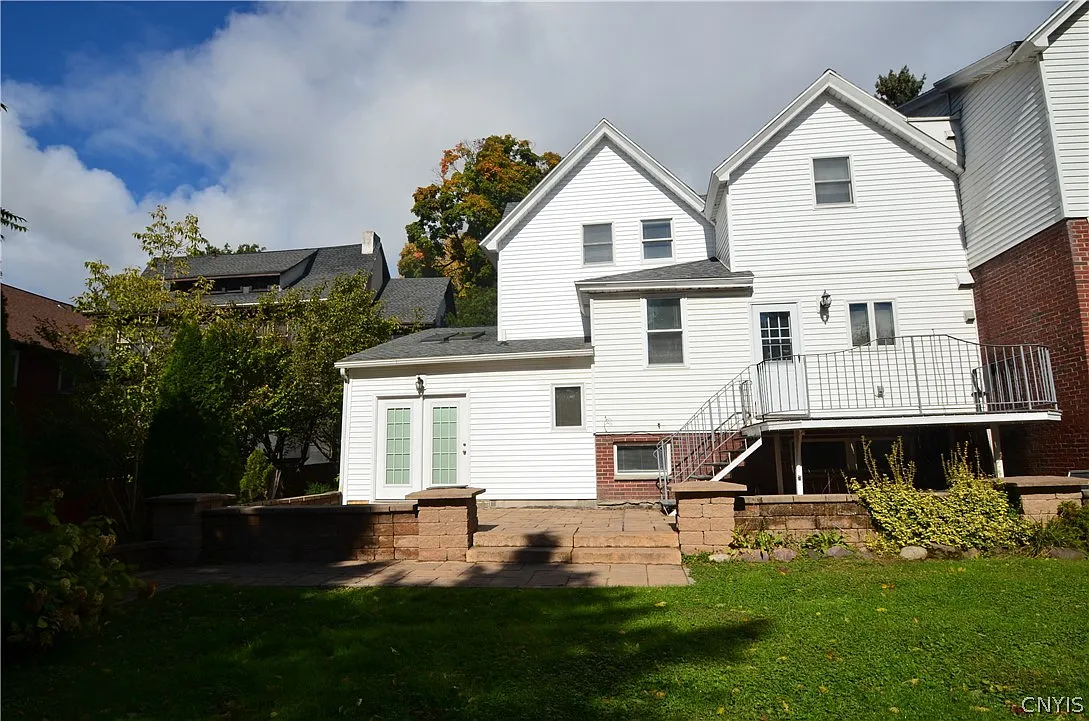 3 bed, 2.5 bath, 1814 sqft, $2,525 — Photo 2