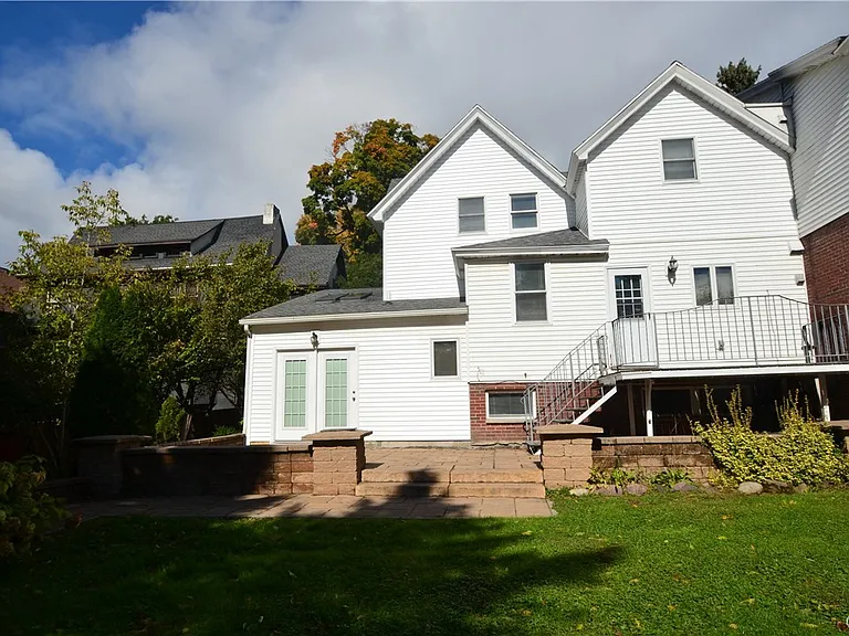 210 Lincoln Park Dr — Photo 2