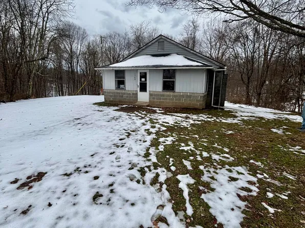 1360 Chestnut Knob Rd, Danese, WV 25831