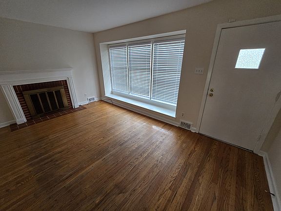 4th image of 20 Hallsdale Dr
