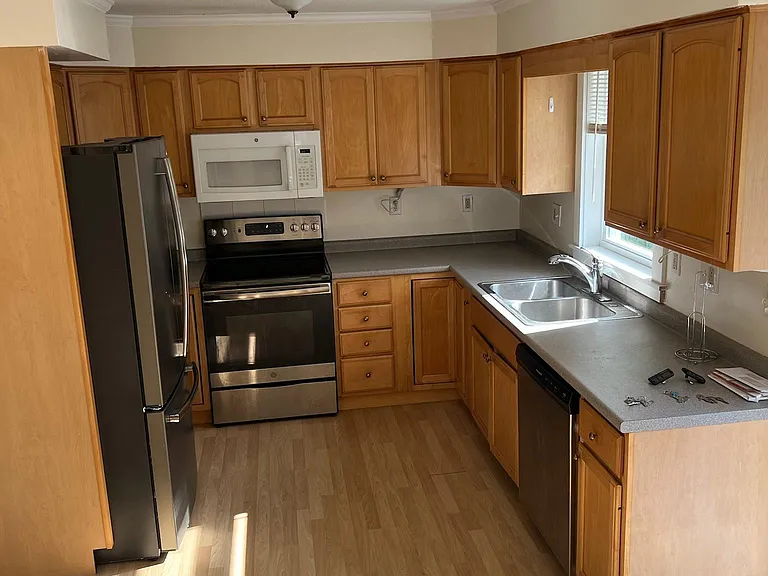 331 N Main St — Photo 24
