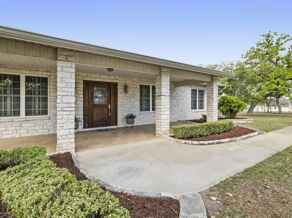 1464 Saddle Club Dr, Kerrville, TX 78028