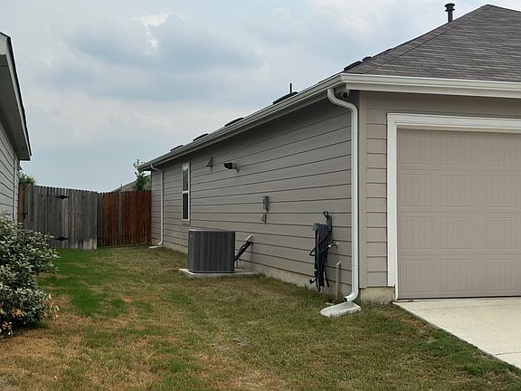 comes with rain gutters and your 50ft zero G hose