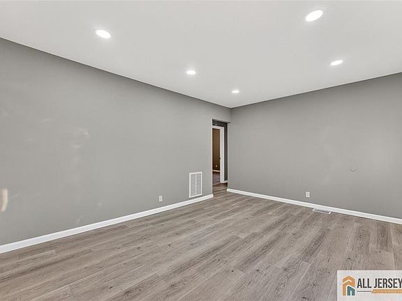 5th image of 28 Madison Ave