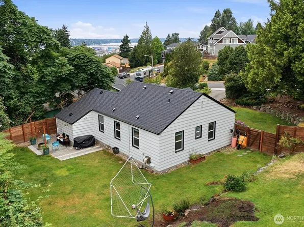 555 Windsor Place NE, Renton, WA 98056