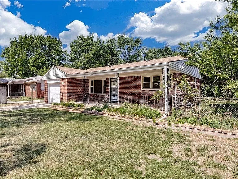 1426 E Salome Ln — Photo 2