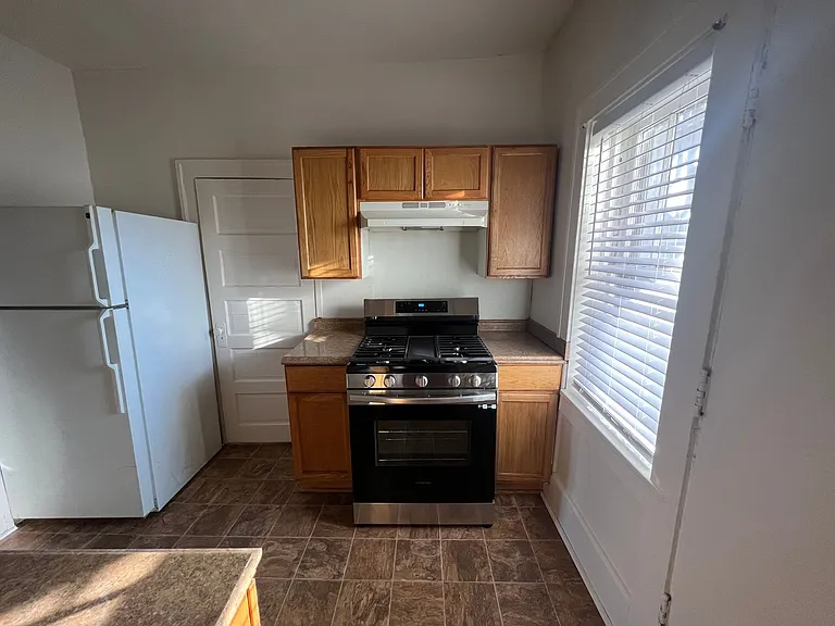 2400 Myrtle Ave — Photo 4