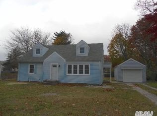 19 Arthur Ave, Patchogue, NY 11772