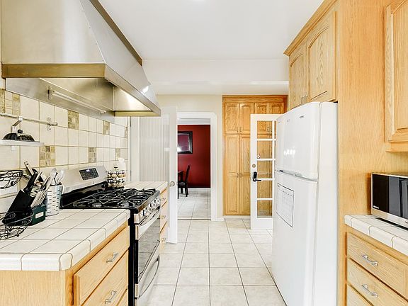 4th image of 514 W 12th Street