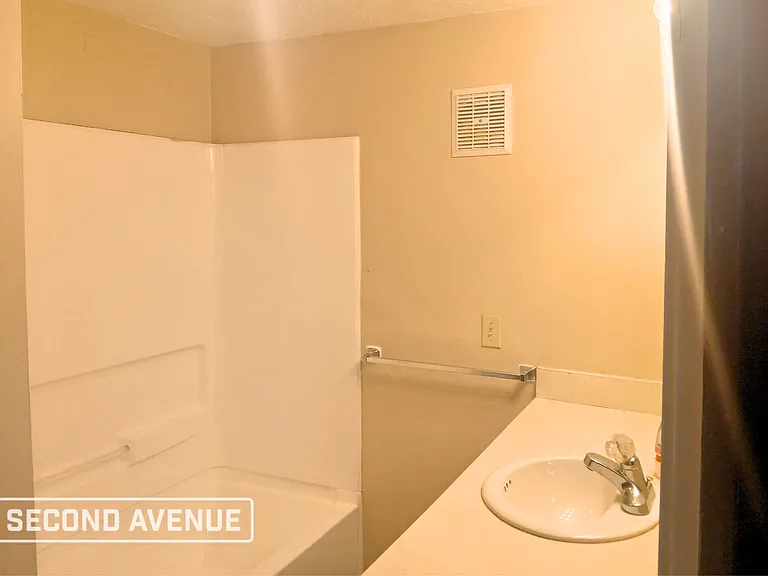 24 E Mapledale Ave — Photo 12