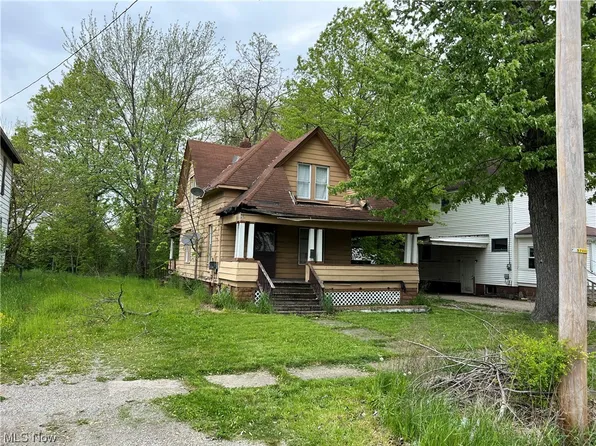 956 Swallow St SW, Warren, OH 44485