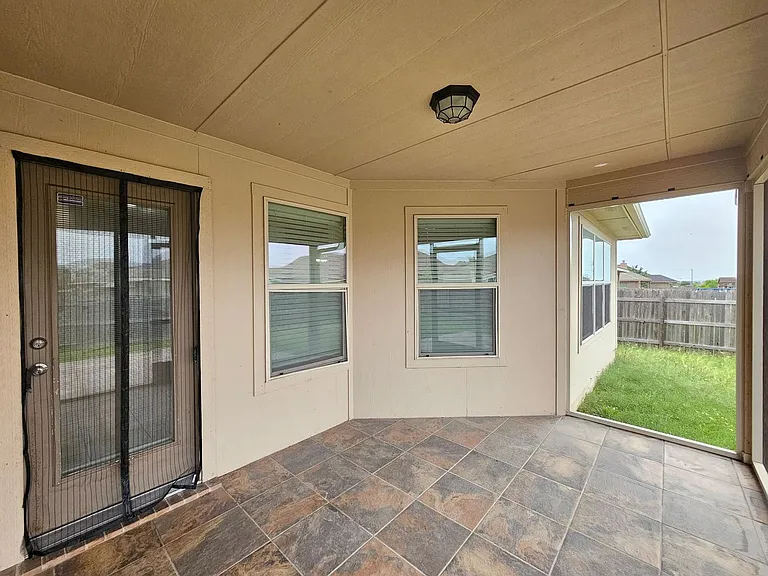 300 W Libra Dr — Photo 24