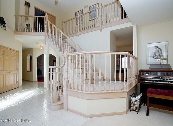 2nd image of 402 Woodview Dr