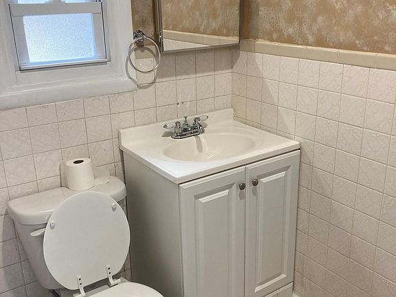 4th image of 131 Van Buren St #4