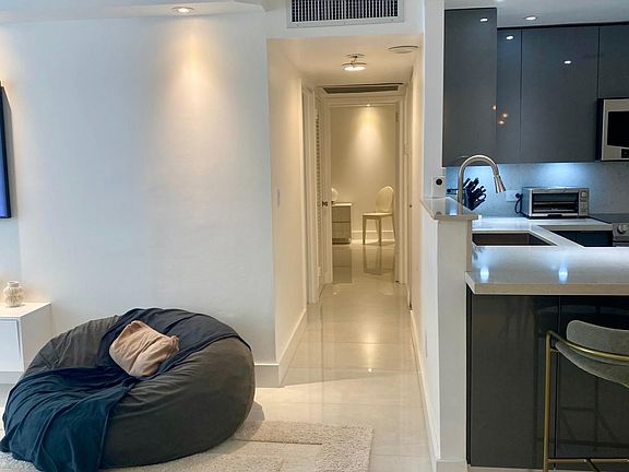 Hallway to bedrooms