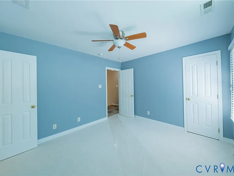 9721 Pemberton Crossing Dr — Photo 24