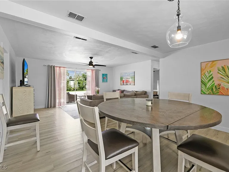 1661 Coronado Rd — Photo 11