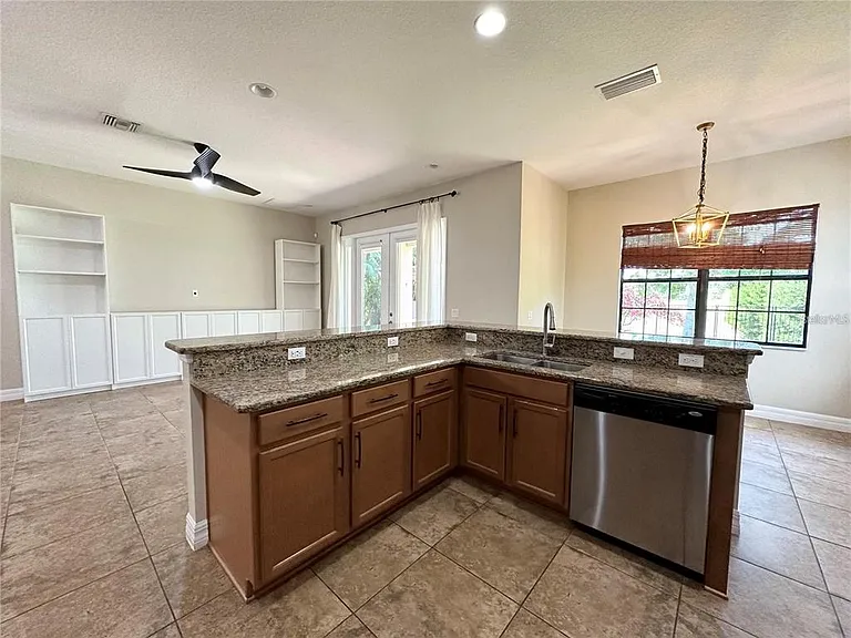 8244 Prestbury Dr — Photo 10