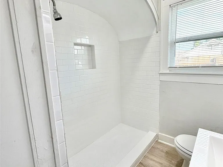 1118 Elliston St — Photo 24