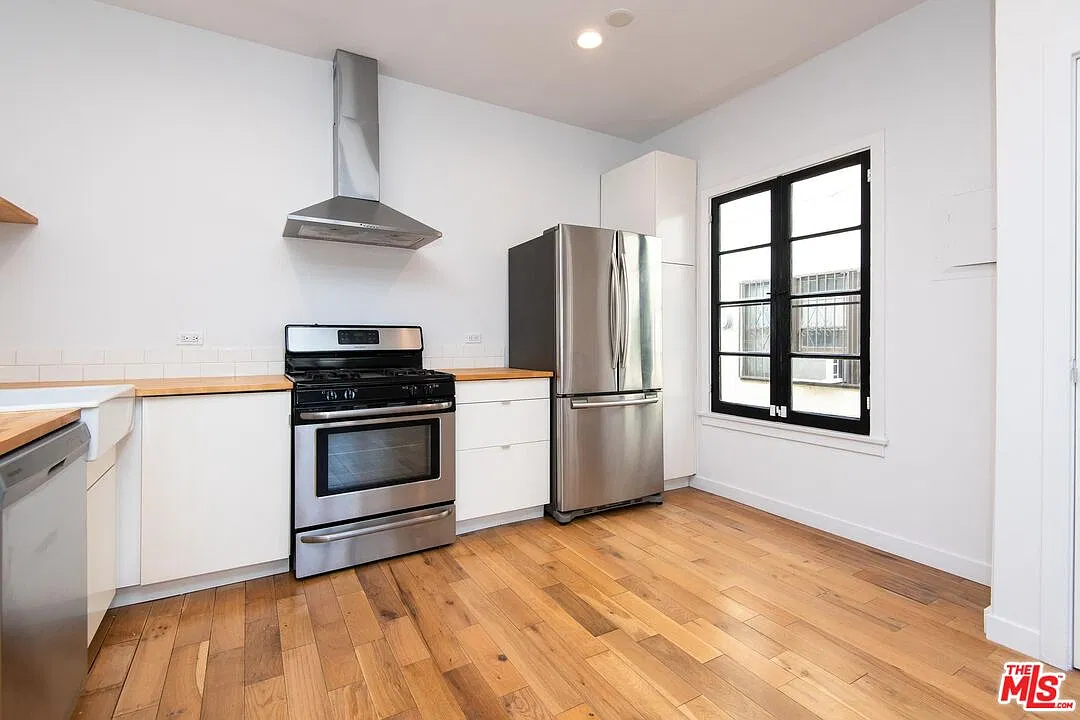 409 N Genesee Ave — Photo 3