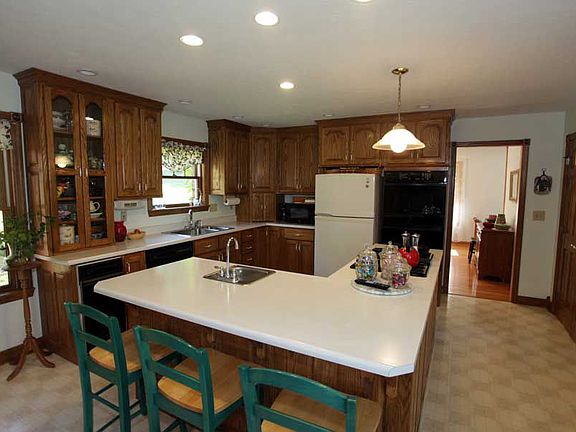 4th image of 169 Crestview Dr