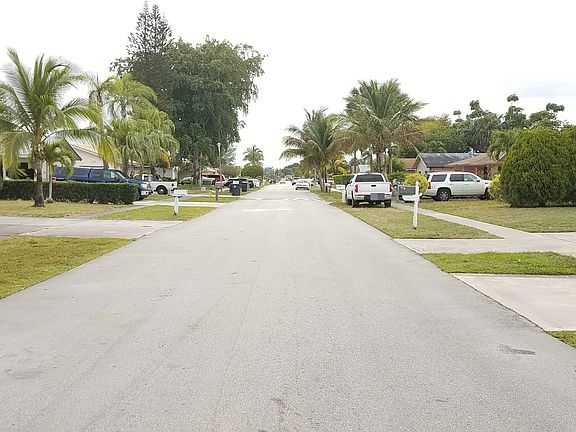 5th image of 7601 SW 8th Ct