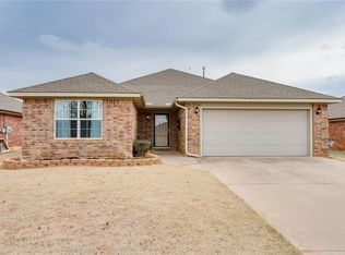 604 E Juniper Ln, Mustang, OK 73064
