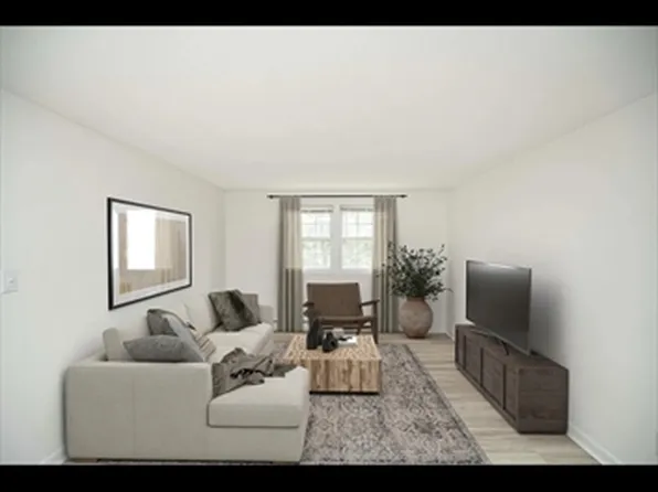103 S Policy St #8, Salem, NH 03079