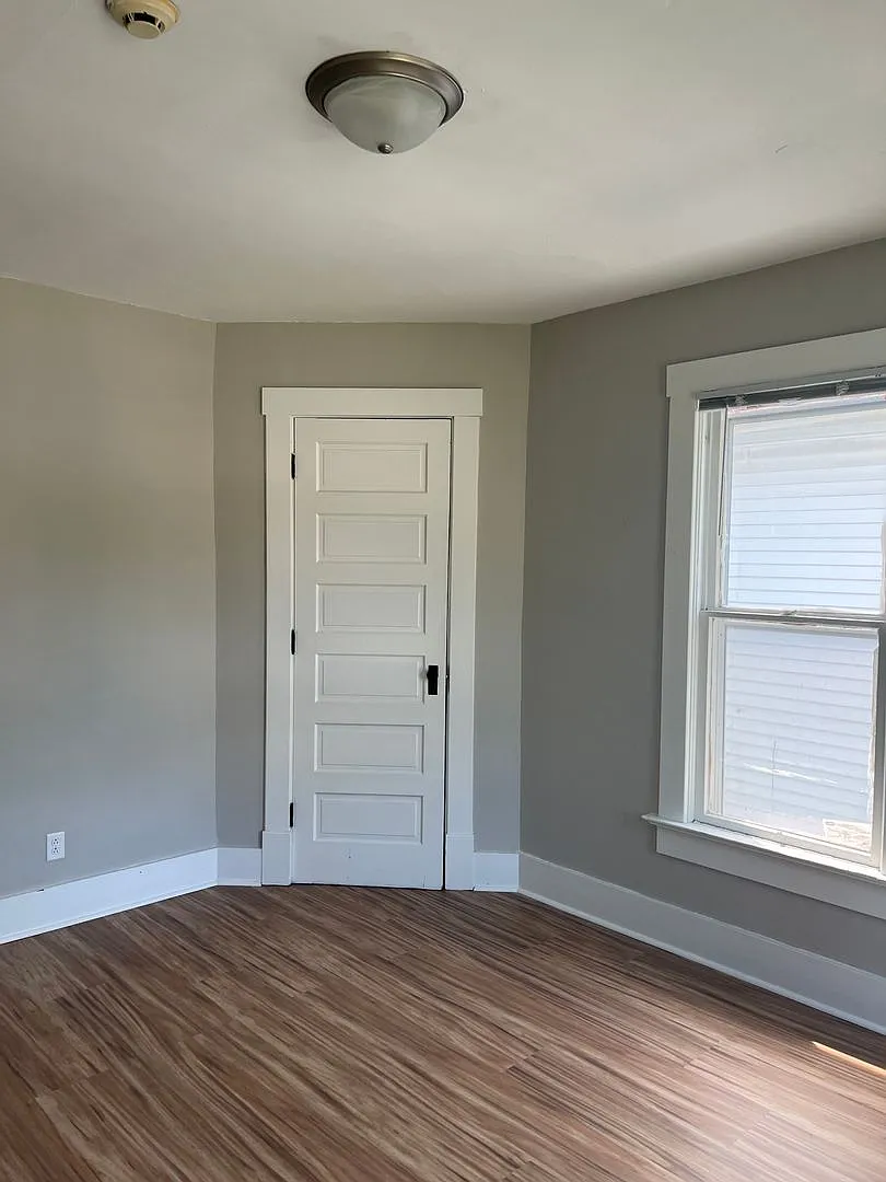 1 Bed/1 Bath Upstairs Unit — Photo 4