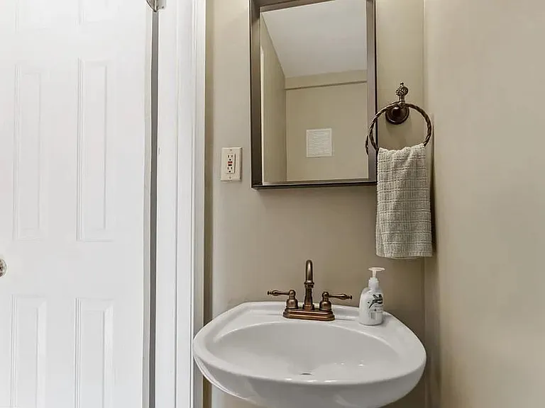 1235 Maple Ave — Photo 7