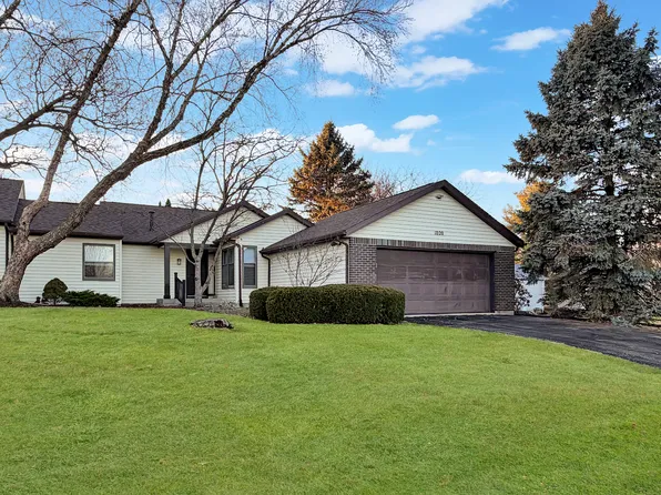 1020 Bertram Dr #17-1, Freeport, IL 61032