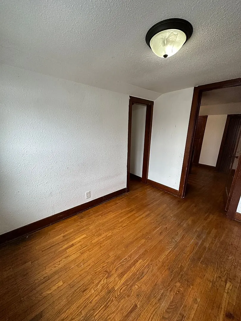 5 Bedroom Home Near UW-La Crosse with Garage & Yard — Photo 3